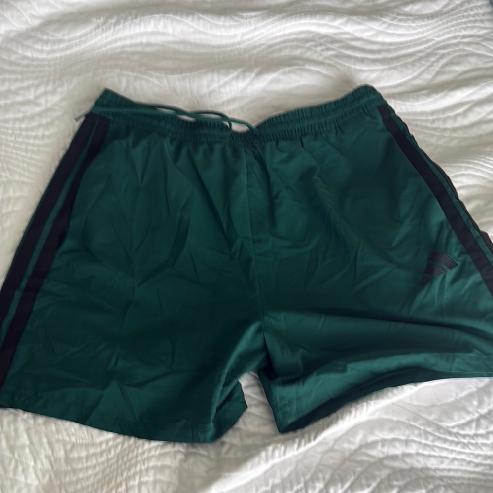 Adidas Green and Black Athletic Shorts Lightweight Elastic Waist